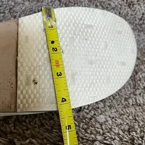 Hermes | Shoes | Herms Vaisseau Mens White Leather Slides  display picture 1